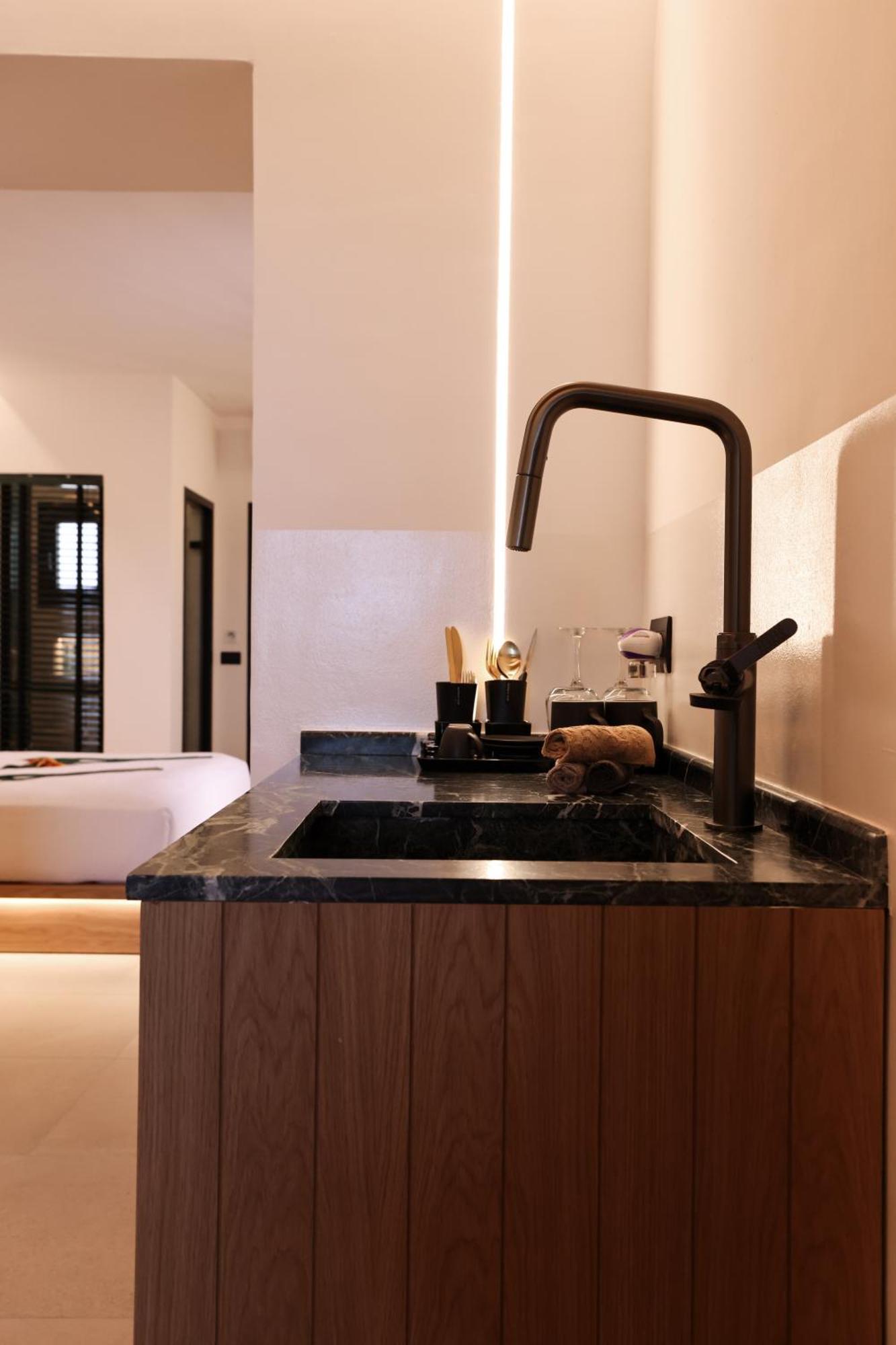 Queen Kalliopi Suites Plintri Extérieur photo